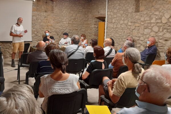 04-Presentació del volum per part d'Oscar Farrerons